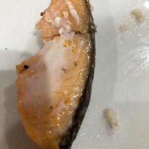 鮭のアラを使って、鮭の味付けご飯！